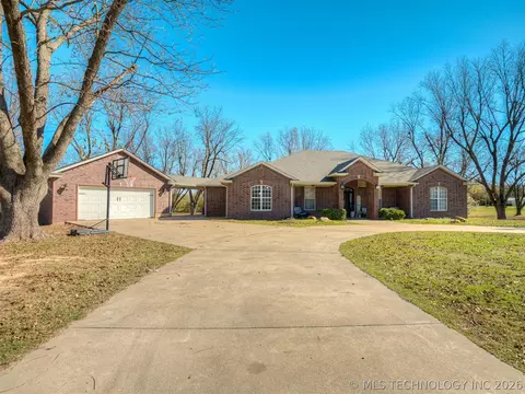 Exterior - 808 N E St, Eufaula, OK 74432 photo 2 of 13