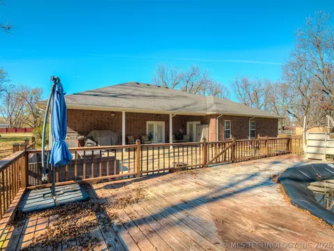 Exterior - 808 N E St, Eufaula, OK 74432 photo 10 of 13