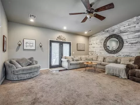 Living - 808 N E St, Eufaula, OK 74432 photo 5 of 7