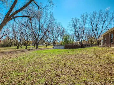 Exterior - 808 N E St, Eufaula, OK 74432 photo 12 of 13