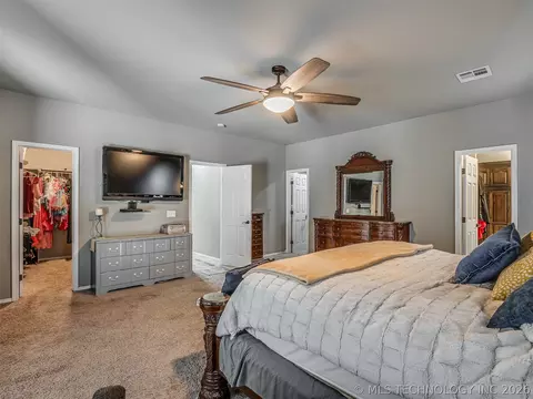 Bedroom - 808 N E St, Eufaula, OK 74432 photo 2 of 12