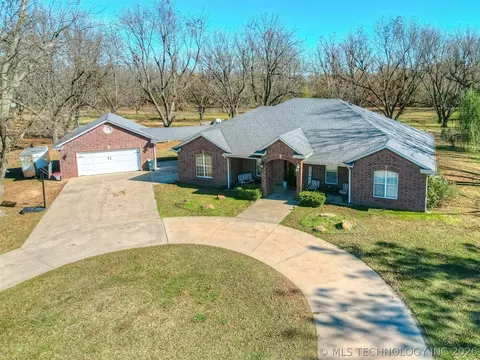 808 N E St, Eufaula, OK 74432