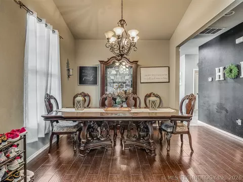 Dining - 808 N E St, Eufaula, OK 74432 photo 4 of 4