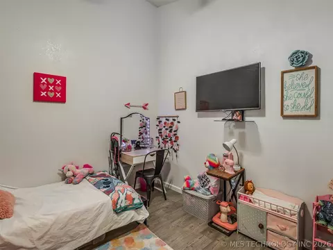 Bedroom - 808 N E St, Eufaula, OK 74432 photo 8 of 12