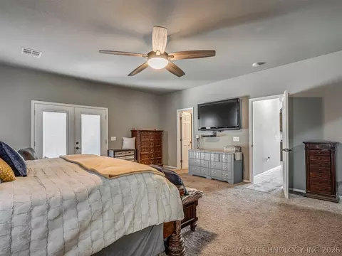 Bedroom - 808 N E St, Eufaula, OK 74432 photo 4 of 12