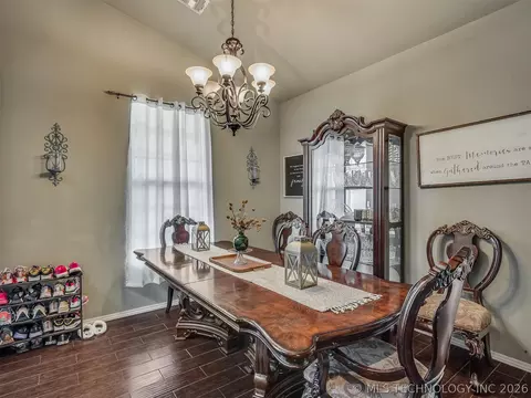 Dining - 808 N E St, Eufaula, OK 74432 photo 1 of 4