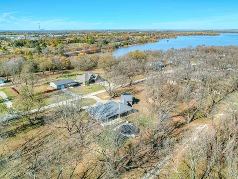 View/Area - 808 N E St, Eufaula, OK 74432 photo 6 of 9