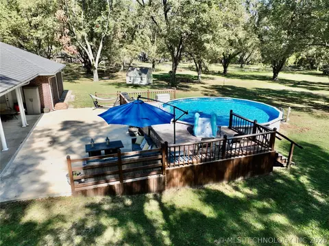 Exterior - 808 N E St, Eufaula, OK 74432 photo 6 of 13