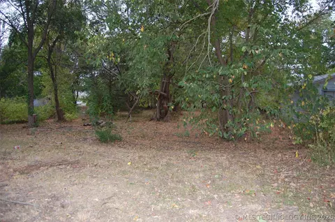 305 E Lewis St, Henryetta, OK 74437