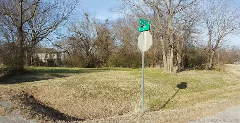 202 E John St, Henryetta, OK 74437