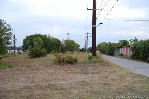 214 N B St, Henryetta, OK 74437