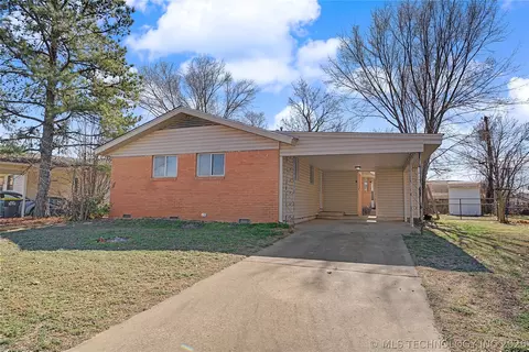408 E St, Jenks, OK 74037