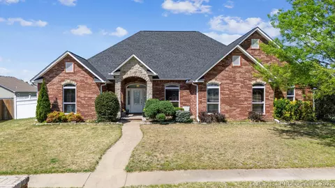 1215 Lyndsey Ln, Pryor, OK 74361