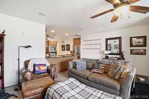 Living - 5118 N 427 Rd, Pryor, OK 74361 photo 6 of 6