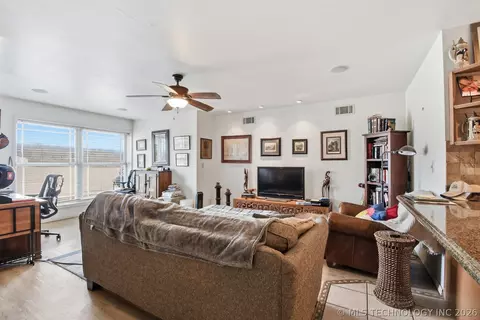 Living - 5118 N 427 Rd, Pryor, OK 74361 photo 5 of 6