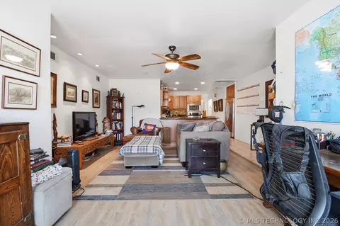 Living - 5118 N 427 Rd, Pryor, OK 74361 photo 2 of 6