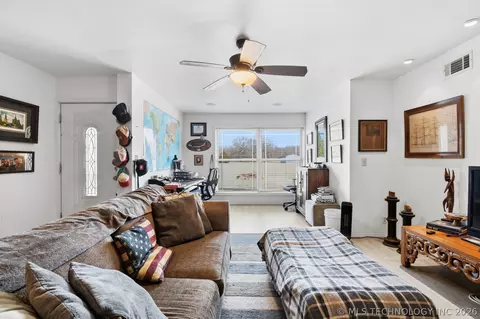 Living - 5118 N 427 Rd, Pryor, OK 74361 photo 3 of 6