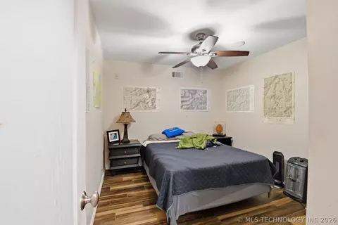Bedroom - 5118 N 427 Rd, Pryor, OK 74361 photo 4 of 6