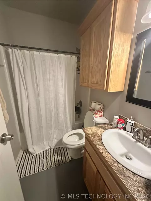 Bath - 300 E 17th St, Ada, OK 74820 photo 2 of 4