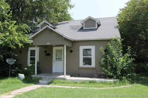 855 N Delaware Pl, Tulsa, OK 74110