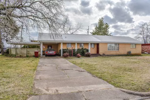 1414 E Kirk St, Hugo, OK 74743