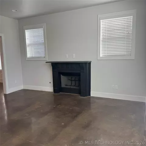 Living - 811 Mclish St, Ardmore, OK 73401 photo 1 of 1