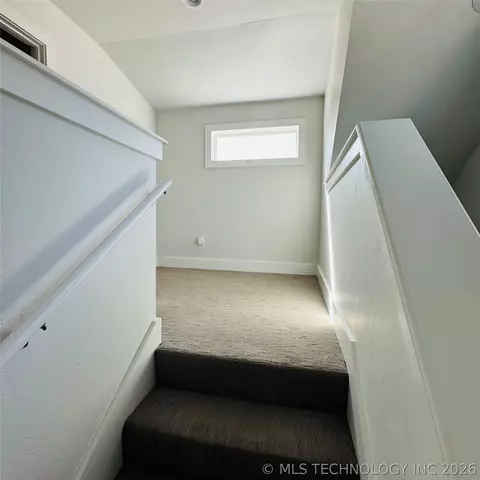 Entry Way - 811 Mclish St, Ardmore, OK 73401 photo 10 of 11