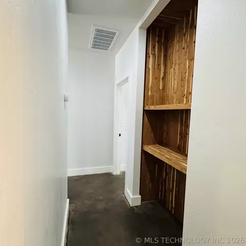 Entry Way - 811 Mclish St, Ardmore, OK 73401 photo 5 of 11