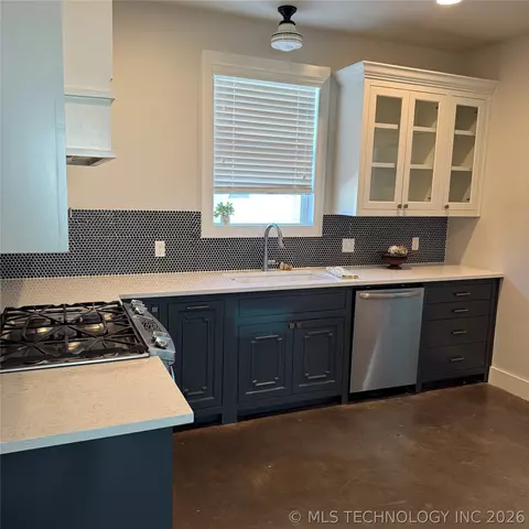 Kitchen - 811 Mclish St, Ardmore, OK 73401 photo 1 of 2