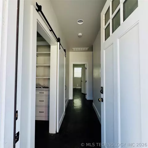 Entry Way - 811 Mclish St, Ardmore, OK 73401 photo 8 of 11