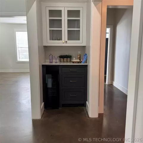 Entry Way - 811 Mclish St, Ardmore, OK 73401 photo 1 of 11