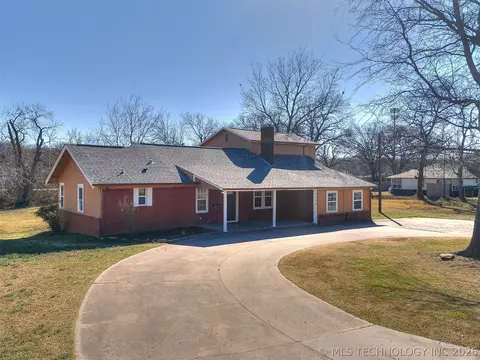 2524 W 51st St, Tulsa, OK 74107