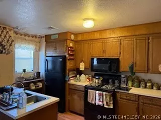 Kitchen - 441 Rambler, Ardmore, OK 73401 photo 1 of 1