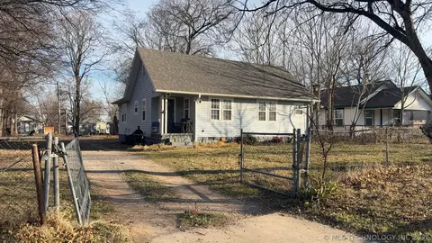 4225 E 2nd Pl, Tulsa, OK 74112