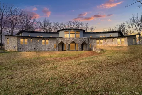 140 W Taylor Dr, Sallisaw, OK 74955