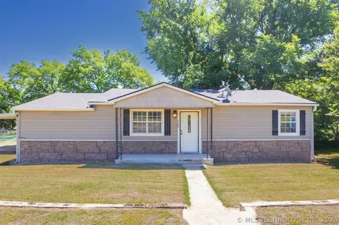 360 N 1st Rd, Healdton, OK 73438