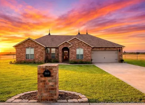 2010 E Creekside Rd, Stigler, OK 74462