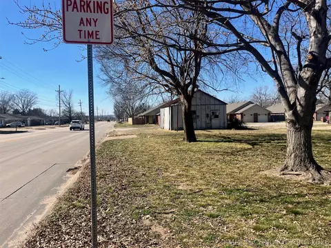 811 S Adair St, Pryor, OK 74361