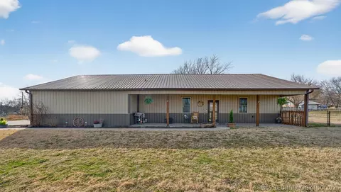 315 S Maple St, Oologah, OK 74053