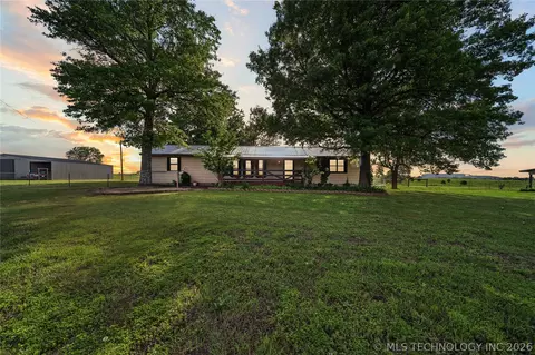 1202 Oak Grove Rd, Cushing, OK 74023
