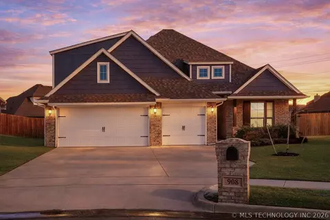 908 E Fulton Ct, Broken Arrow, OK 74012