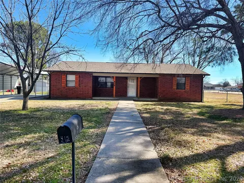 415 S 1st St, Morris, OK 74445