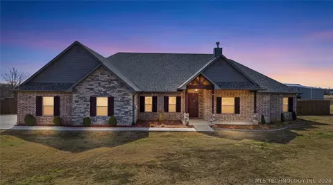795 Blue Bird Ln, Pryor, OK 74361