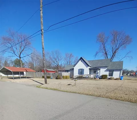 402 N Broadway, Checotah, OK 74426