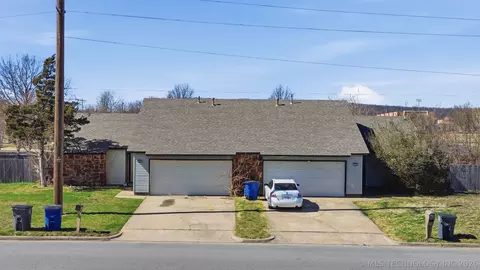 6538 S Yorktown Ave, Tulsa, OK 74136