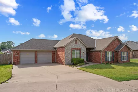 5712 Hazel Rd, Bartlesville, OK 74006