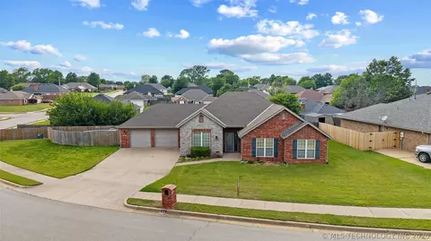 5712 Hazel Rd, Bartlesville, OK 74006