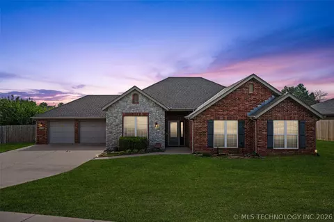 5712 Hazel Rd, Bartlesville, OK 74006