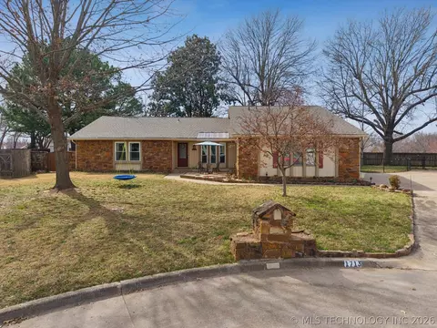 1713 W Van Buren Ct, Broken Arrow, OK 74011