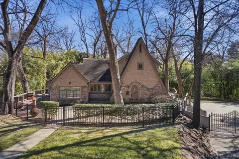 3155 S Rockford Dr, Tulsa, OK 74105